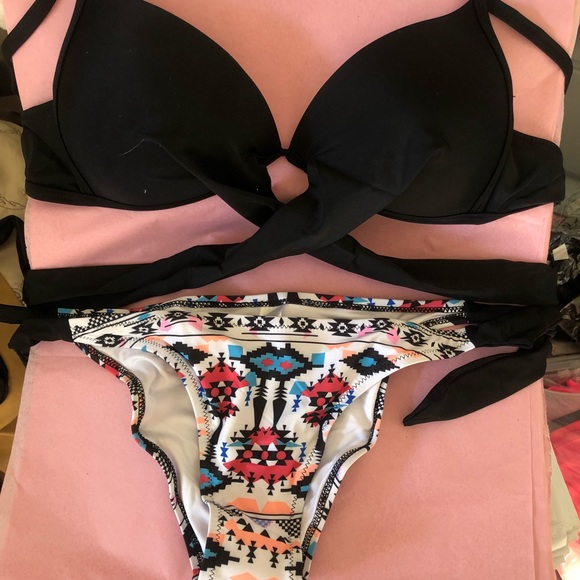 NEW! Two Piece Swim Suit Push Up Criss Cross - Picture 5 of 6